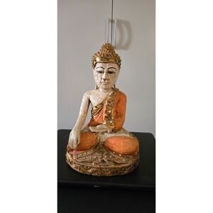 Sitting Buddha statue